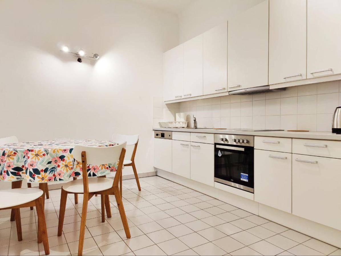 Central Mariahilfer Apartment 4 Min To The City Shopping Center And Schoenbrunn Palace Viena Exterior foto