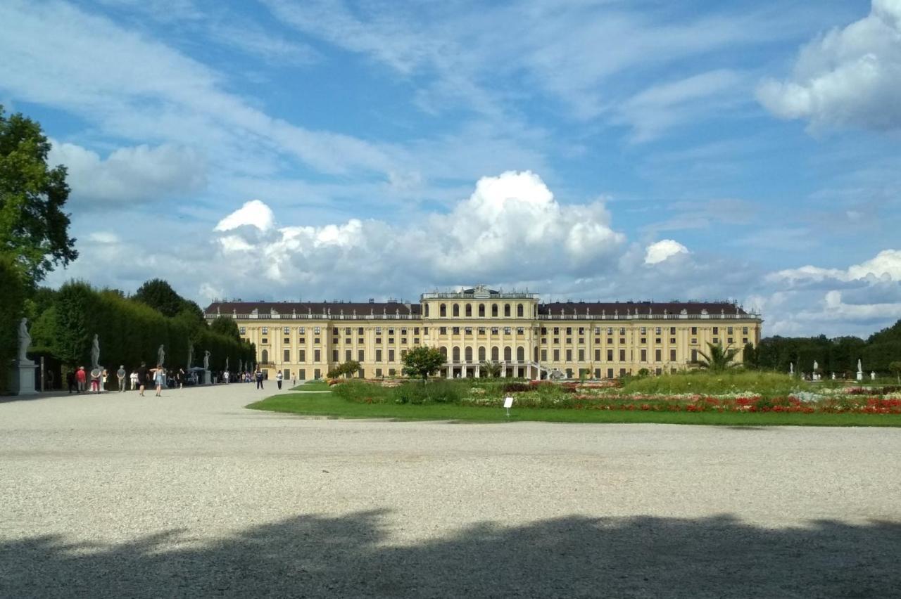 Central Mariahilfer Apartment 4 Min To The City Shopping Center And Schoenbrunn Palace Viena Exterior foto