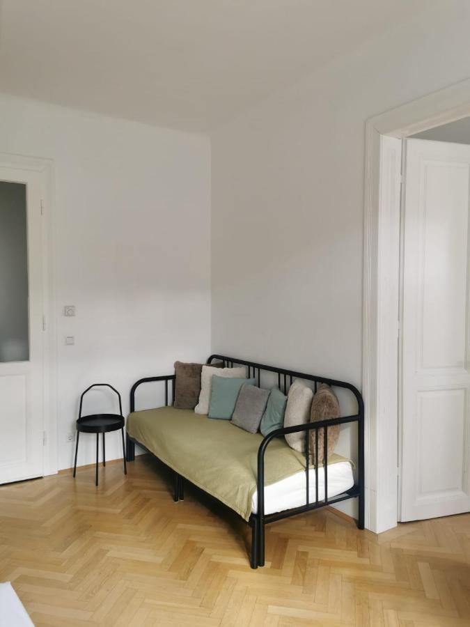 Central Mariahilfer Apartment 4 Min To The City Shopping Center And Schoenbrunn Palace Viena Exterior foto