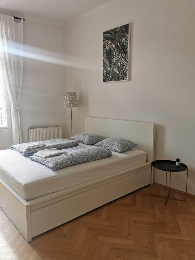 Central Mariahilfer Apartment 4 Min To The City Shopping Center And Schoenbrunn Palace Viena Exterior foto