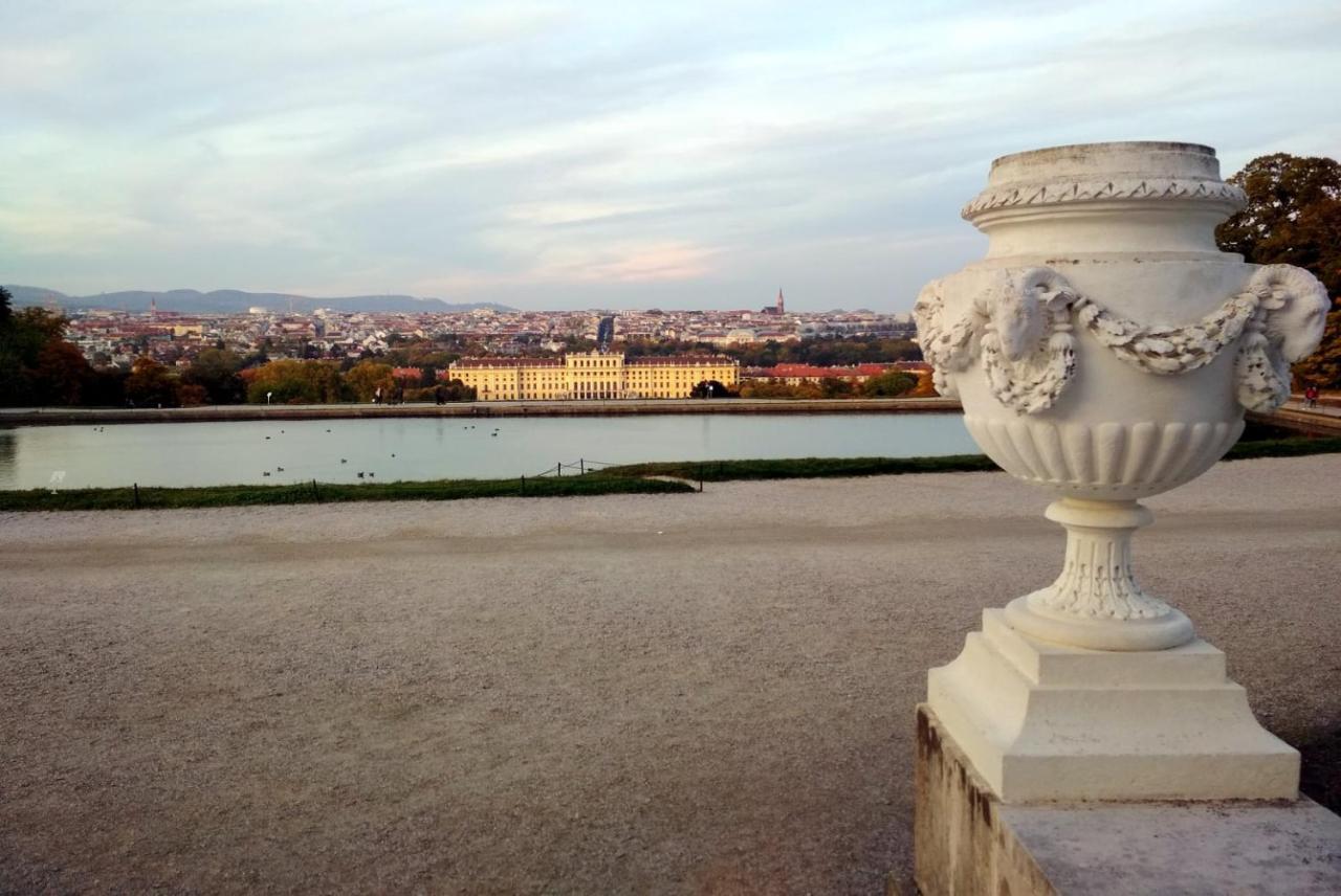 Central Mariahilfer Apartment 4 Min To The City Shopping Center And Schoenbrunn Palace Viena Exterior foto