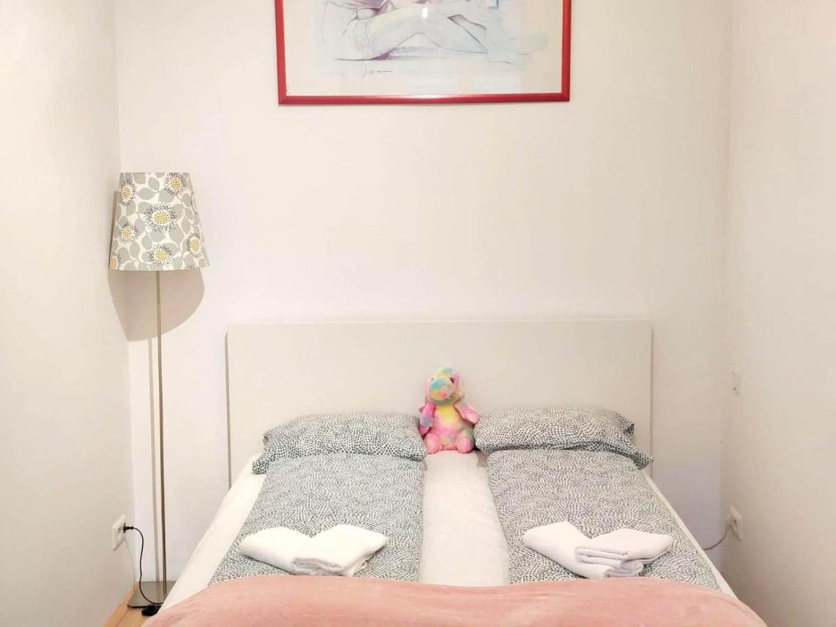 Central Mariahilfer Apartment 4 Min To The City Shopping Center And Schoenbrunn Palace Viena Exterior foto