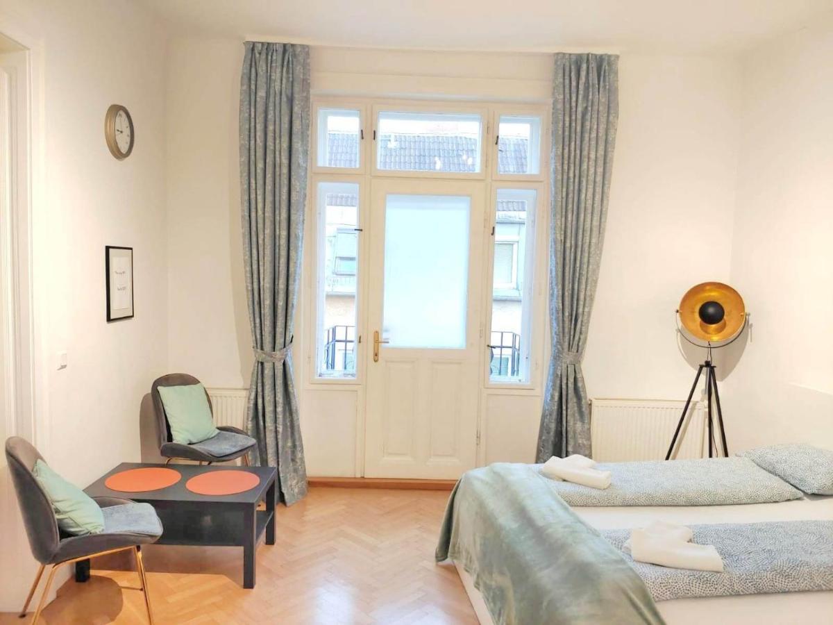 Central Mariahilfer Apartment 4 Min To The City Shopping Center And Schoenbrunn Palace Viena Exterior foto