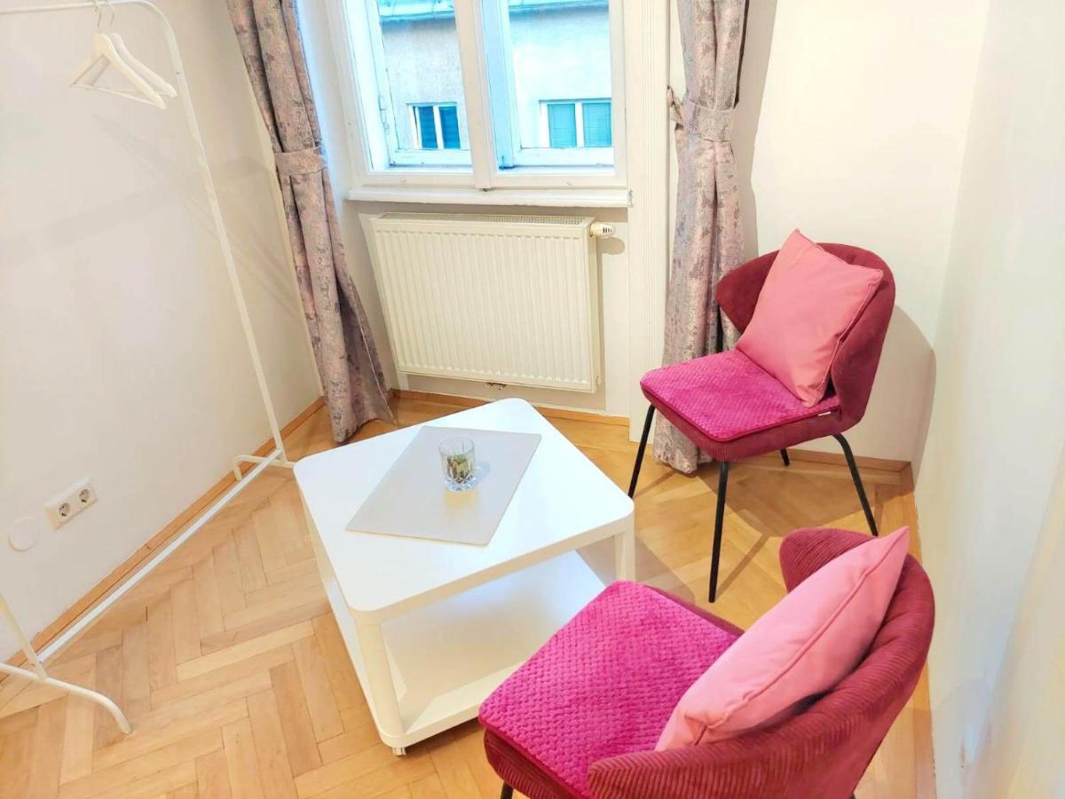 Central Mariahilfer Apartment 4 Min To The City Shopping Center And Schoenbrunn Palace Viena Exterior foto